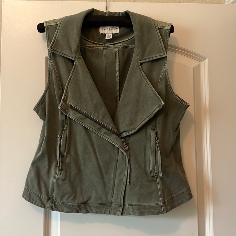 Great condition Olive Green Vest - Zipper detail